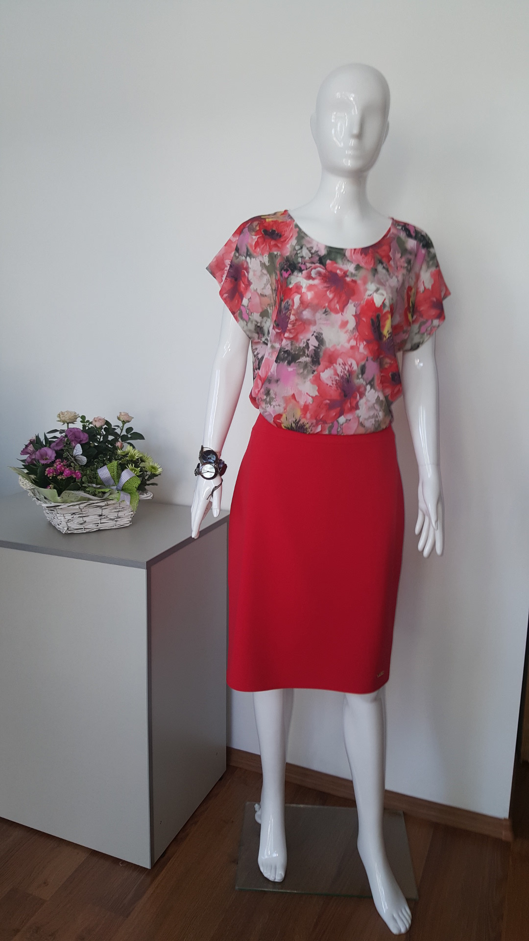 Bluza – cod 108.394; Fusta – cod 104.207